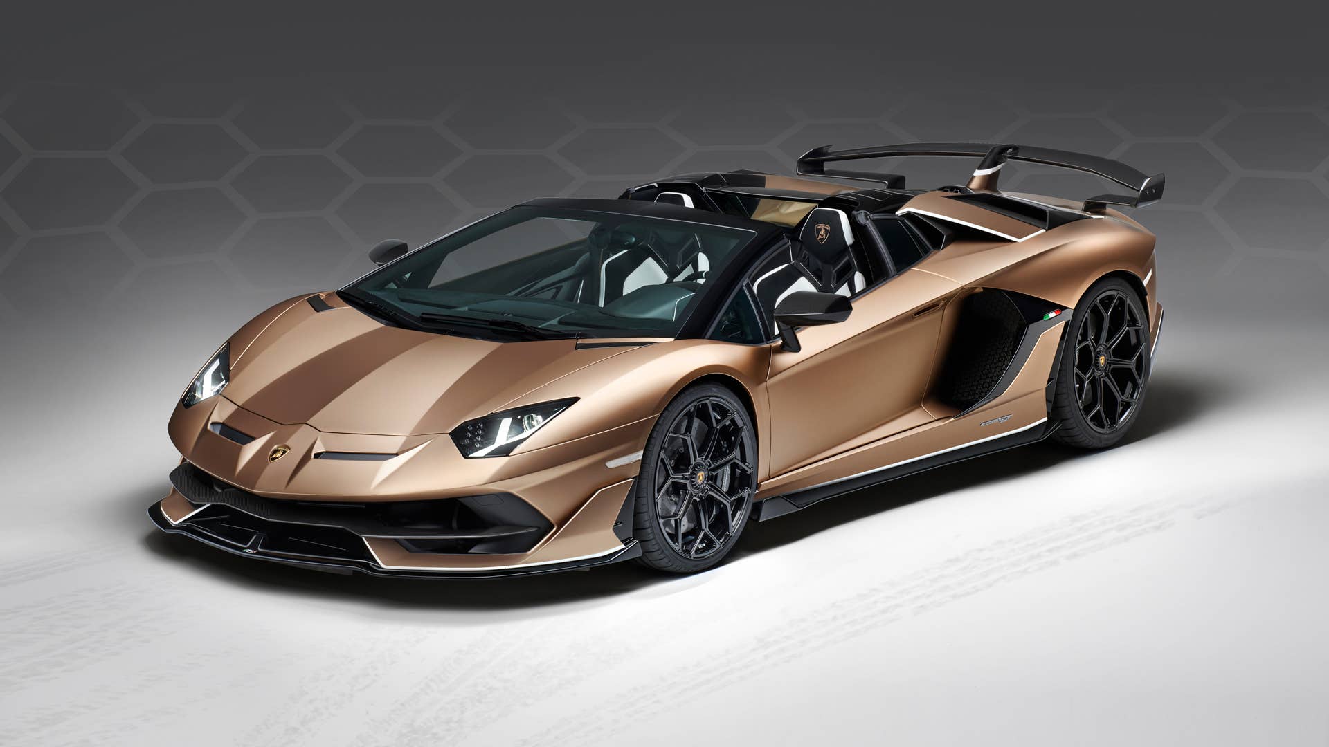 Lamborghini Aventador SVJ Roadster removes roof for added sound